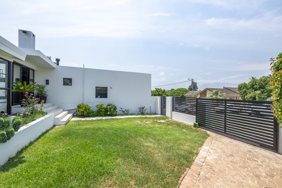 4 Bedroom Property for Sale in Hoog En Droog Western Cape